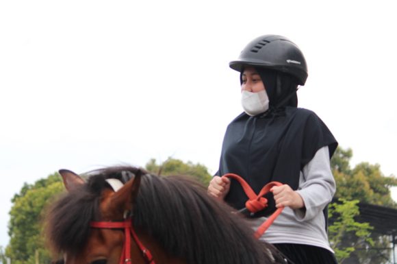 Kegiatan Ekskul Berkuda Akhwat Jurusan AKL