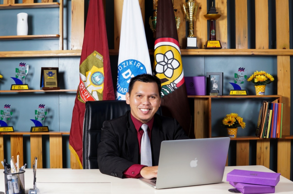 Sambutan Kepala Sekolah SMK Daarut Tauhiid