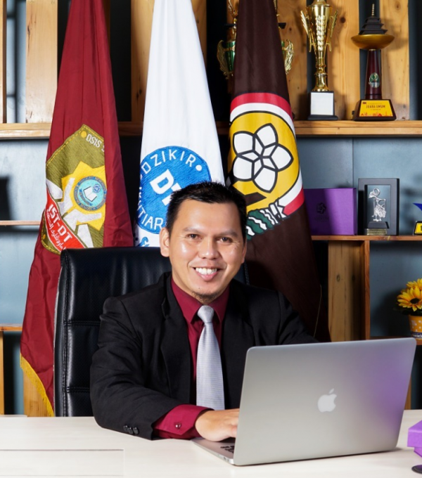 Sambutan Kepala Sekolah SMK Daarut Tauhiid