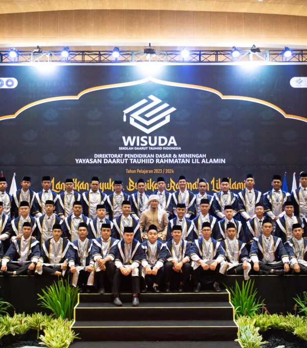 Hadir Pada Acara Wisuda SMK DTBS, Ini Pesan Aa Gym