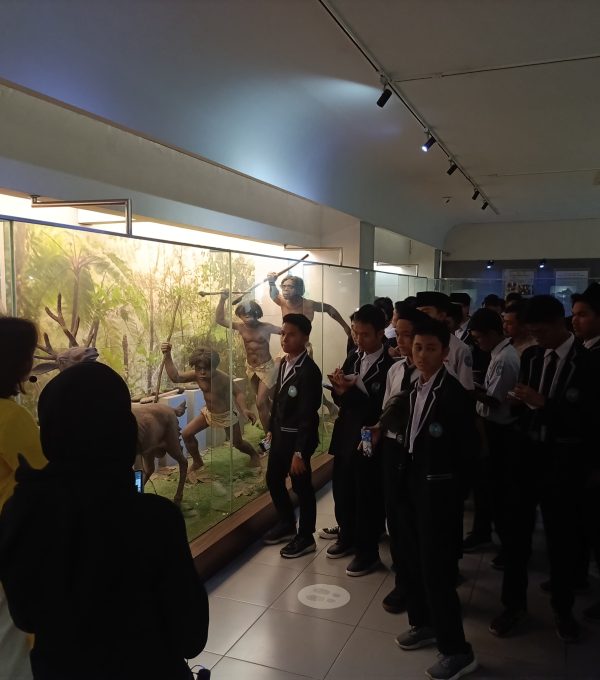 Laksanakan Praktik, Siswa SMK DTBS Antusias Kunjungi Museum UPI